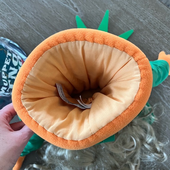 Muppet Whatnot Workshop custom Statue of Liberty puppet w/ branded bag & book - Picture 5 of 16